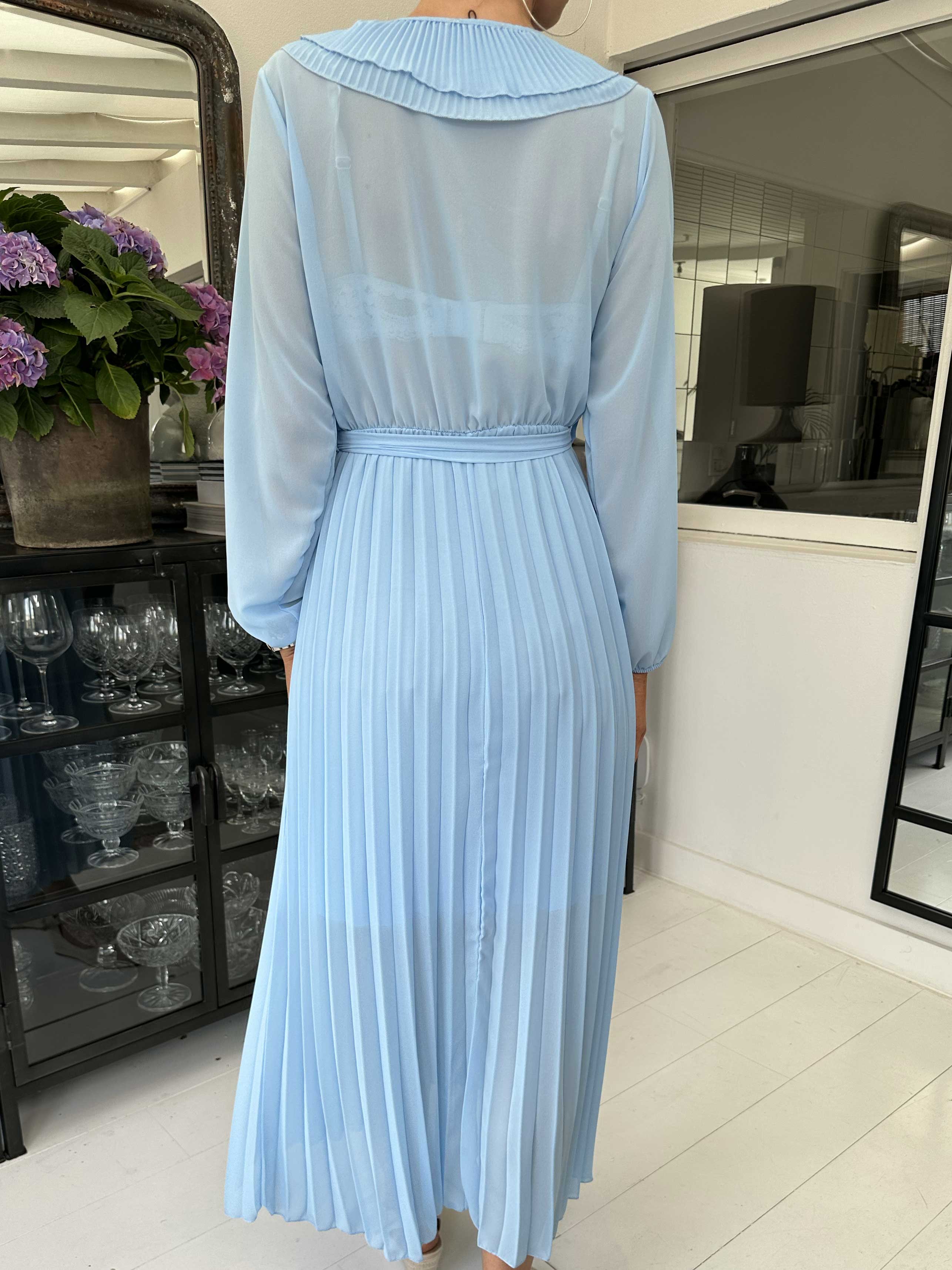 Marianna - Lang sommerkjole i chiffon og med flæsekanter